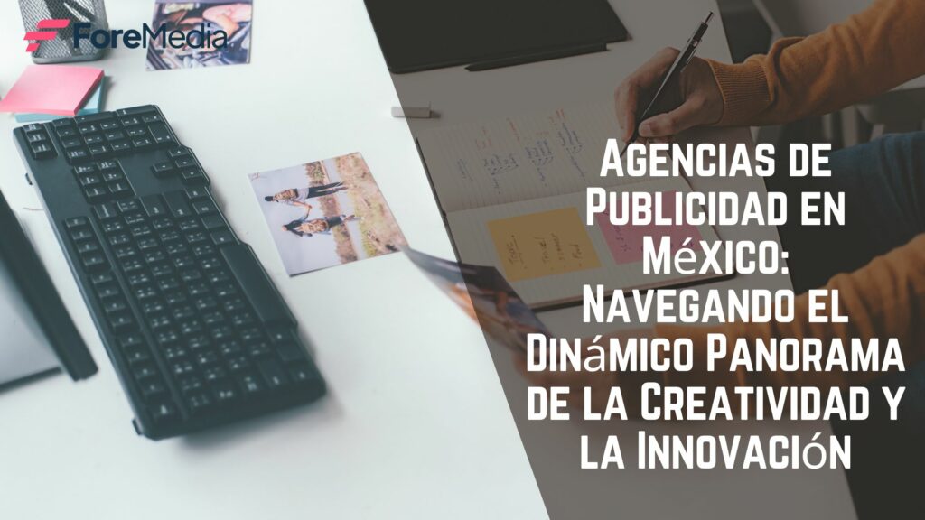 Creatividad en acción: Agencia publicitaria mexicana en plena estrategia.